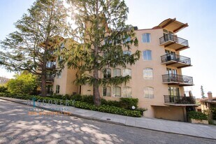 5405 Carlton St in Oakland, CA - Building Photo