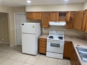 1050 Gay Rd in Lakeland, FL - Building Photo - Building Photo