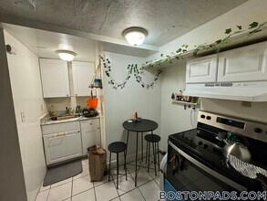40 Anderson St, Unit B in Boston, MA - Building Photo - Building Photo