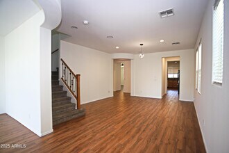 1090 W Caroline Ln in Tempe, AZ - Building Photo - Building Photo