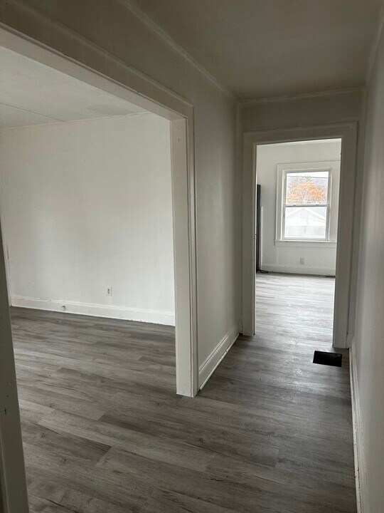 286 Norway Ave, Unit Rear garage apt w parking in Huntington, WV - Building Photo