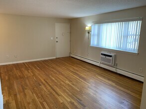 37 Robbins Ln, Unit 37D in Rocky Hill, CT - Foto de edificio - Building Photo