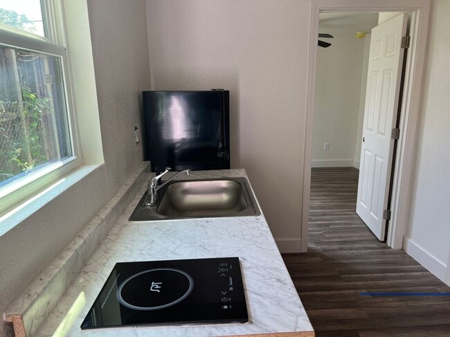 201 Eastwood St in Houston, TX - Building Photo - Building Photo