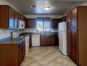 7508 S 37th Ln in Phoenix, AZ - Building Photo - Building Photo