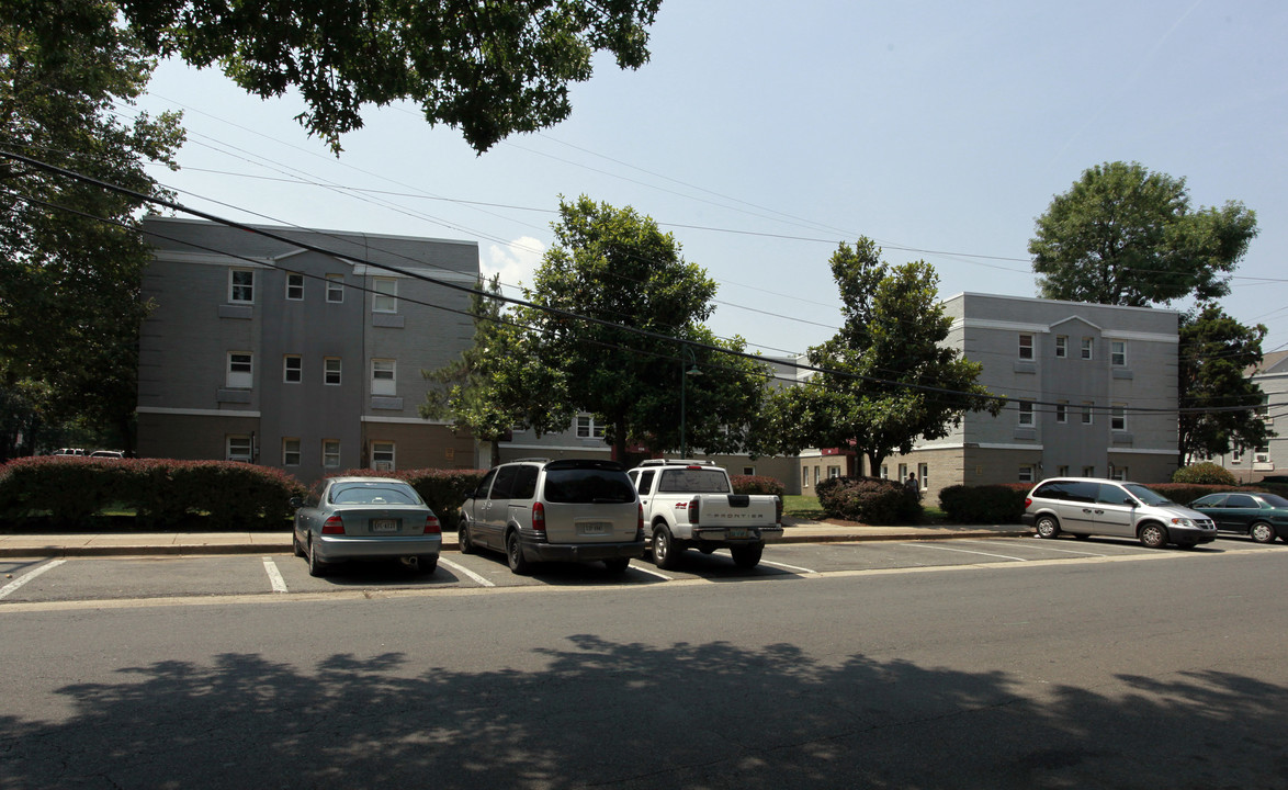 Arlandria Chirilagua in Alexandria, VA - Building Photo