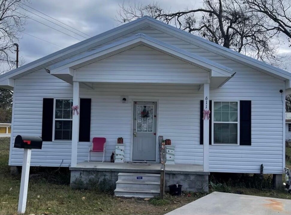 611 White St in Vidalia, GA - Building Photo