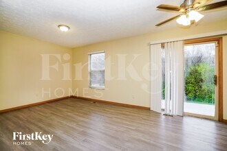 3953 Highland Bluff Dr in Groveport, OH - Foto de edificio - Building Photo