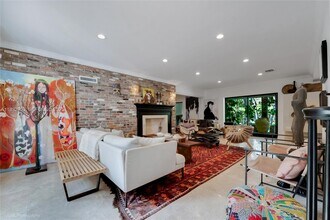 10700 Old Cutler Rd in Coral Gables, FL - Building Photo - Building Photo