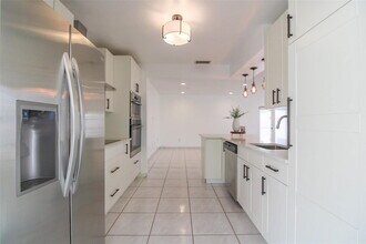 9680 SW 77th St in Miami, FL - Building Photo - Building Photo