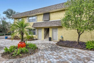 2004 Dunsford Terrace in Jacksonville, FL - Building Photo - Building Photo