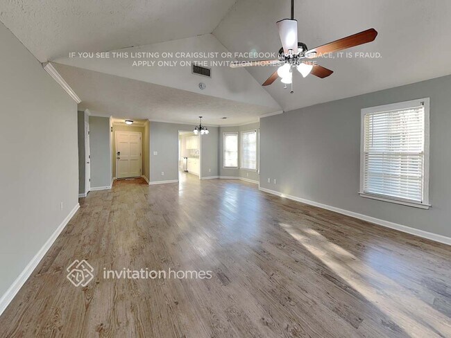 450 Leigh Kay Dr in Lawrenceville, GA - Foto de edificio - Building Photo