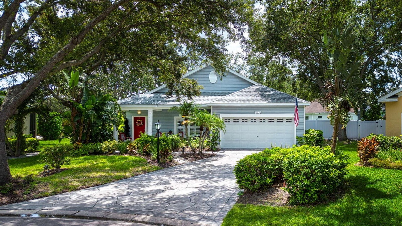 12326 Winding Woods Way in Lakewood Ranch, FL - Building Photo