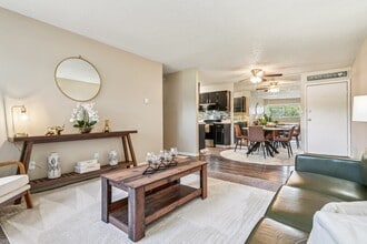 The Montecito Apartments in Colorado Springs, CO - Foto de edificio - Building Photo