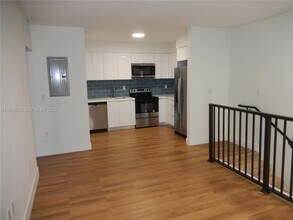 16955 SW 100th Ave in Miami, FL - Building Photo - Building Photo