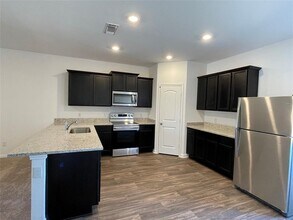 112 Dupont Pass in Jarrell, TX - Building Photo - Building Photo