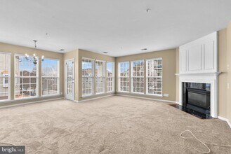 204 Fallsgrove Blvd in Rockville, MD - Building Photo - Building Photo