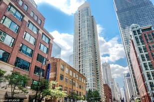 345 N LaSalle St in Chicago, IL - Building Photo