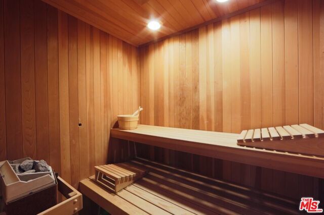 10366 Wilshire Blvd-Unit -203 in Los Angeles, CA - Building Photo - Building Photo