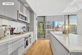 547 W 47th St in New York, NY - Building Photo - Building Photo