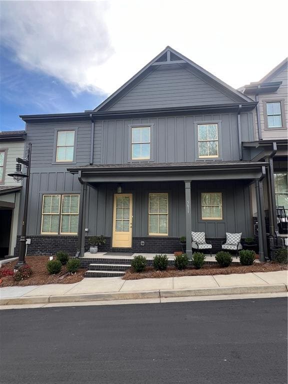 property at 5611 W Pine St