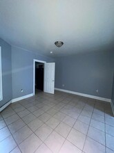 131 W 54th St, Unit Basement Aprtment in Bayonne, NJ - Building Photo - Building Photo