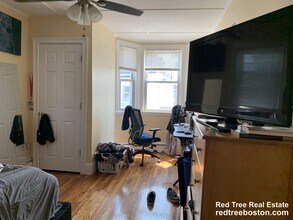 41 Cross St, Unit A in Somerville, MA - Building Photo - Building Photo