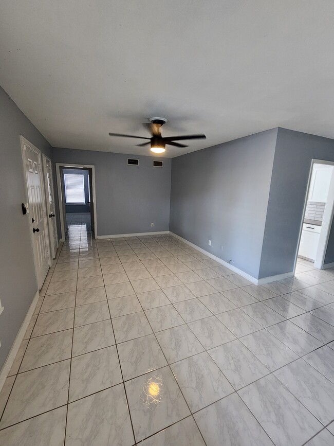 304 Staunton St, Unit A in Brownsville, TX - Building Photo - Building Photo