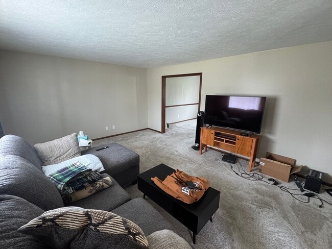 880 Buchholz Dr in Wooster, OH - Building Photo - Building Photo