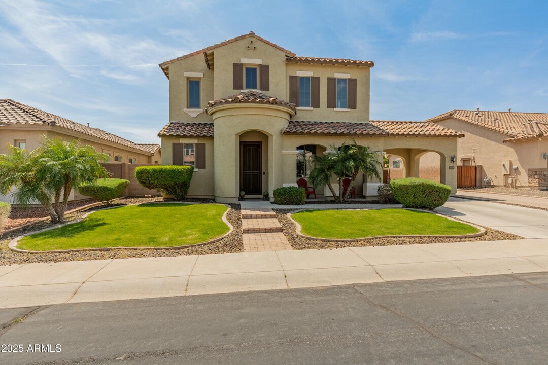 18333 W Cheryl Dr in Waddell, AZ - Building Photo
