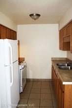 7900-7904 Trumbull Ave SE in Albuquerque, NM - Foto de edificio - Building Photo
