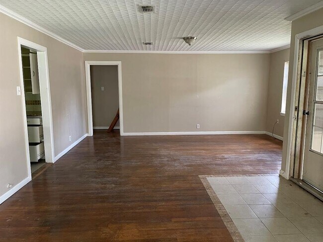 401 Farrer St photo'