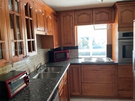 200 172nd St in Sunny Isles Beach, FL - Building Photo