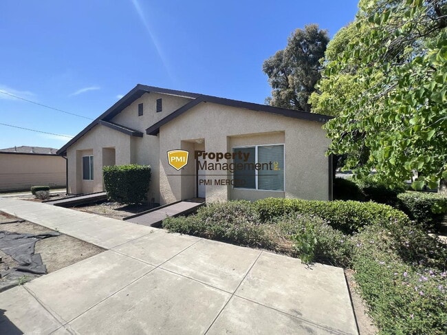 9526 Hinton Ave in Delhi, CA - Building Photo - Building Photo