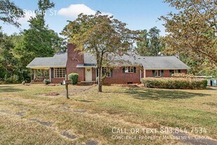 121 Bomar St in Ridge Spring, SC - Building Photo