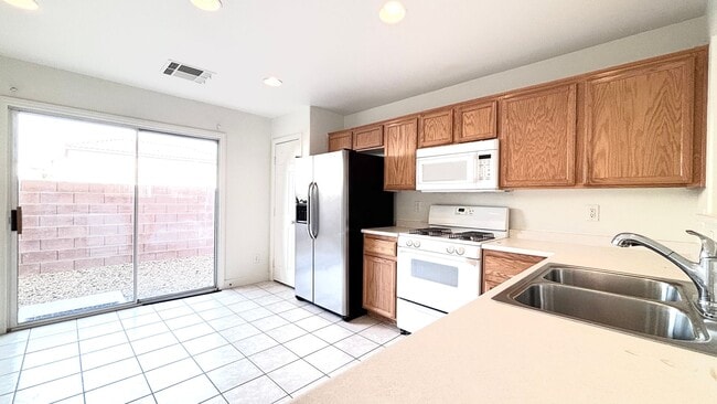 10392 Coyote Cub Ave in Las Vegas, NV - Building Photo - Building Photo