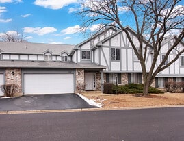 340 Springlake Ln in Aurora, IL - Building Photo