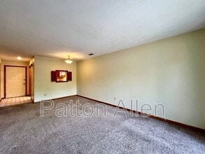 530 Courtwood Ln in Hendersonville, NC - Building Photo - Building Photo