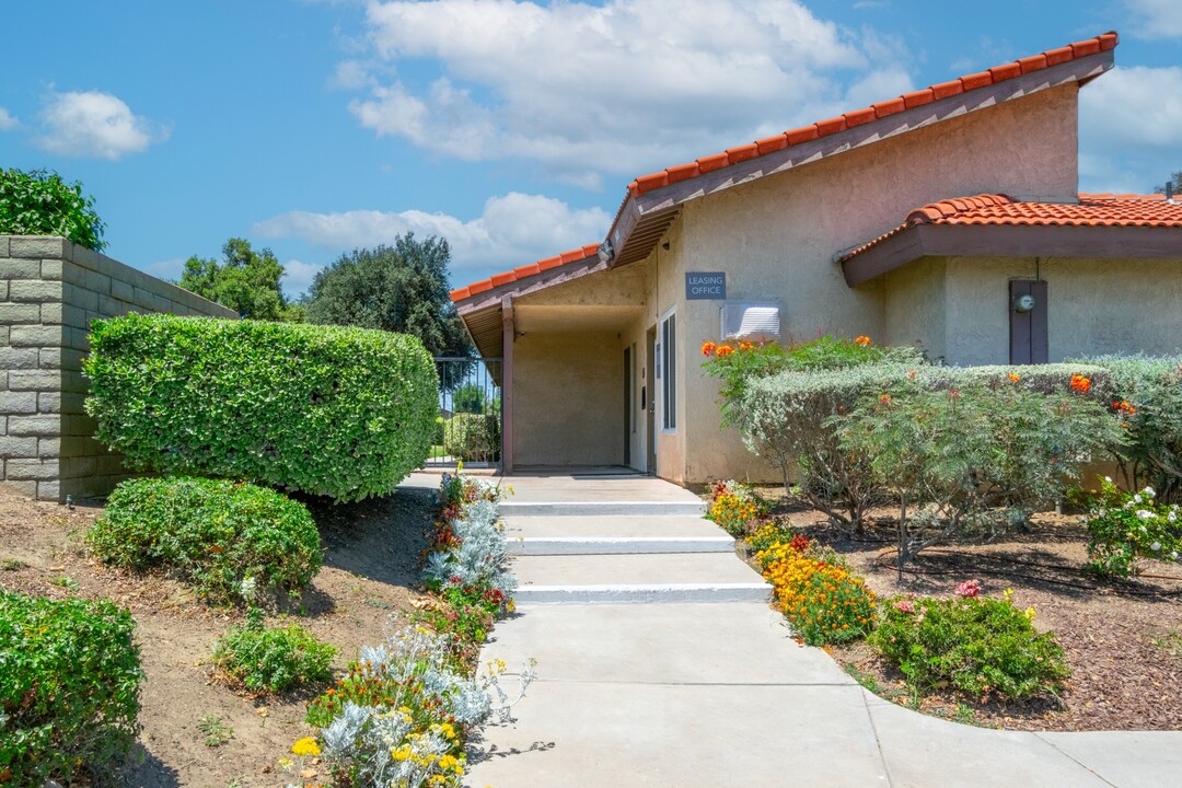 Vista View Apartments in Rialto, CA - Building Photo