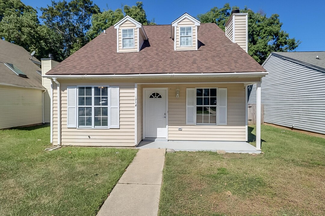 1714 James Buchanan Dr in Biloxi, MS - Building Photo