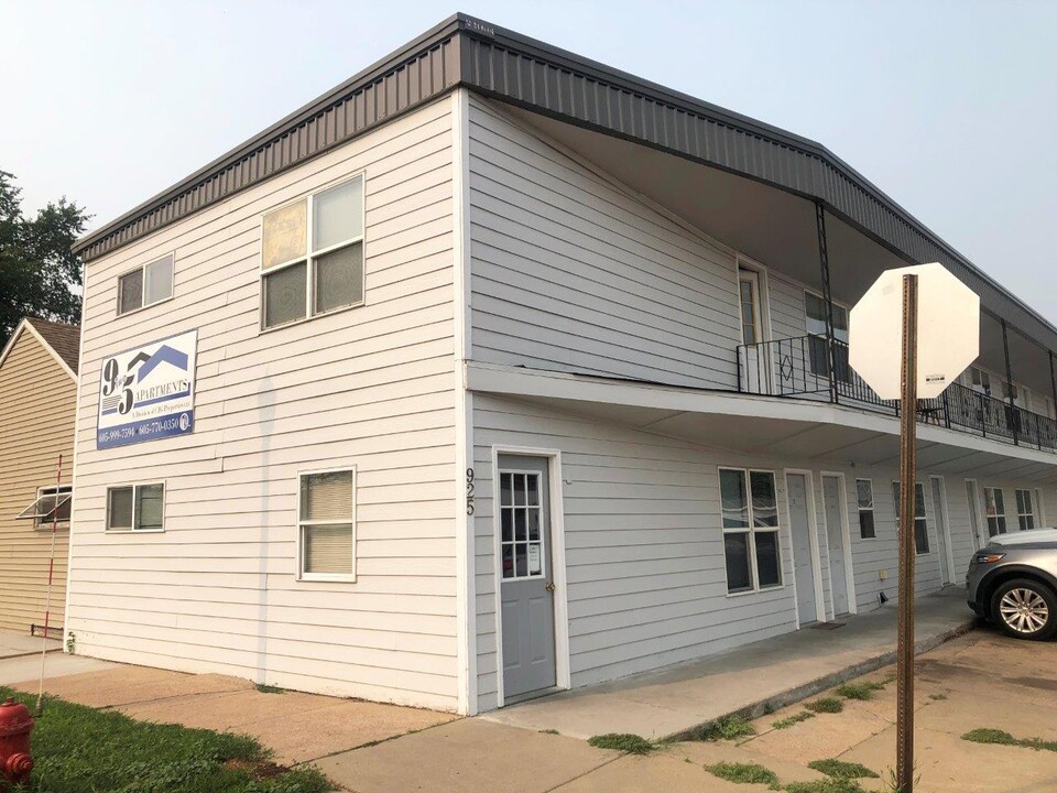 Main St. Apartments in Mitchell, SD - Building Photo