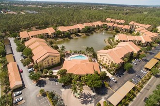 Fairway Preserve at Olde Cypress in Naples, FL - Foto de edificio - Building Photo