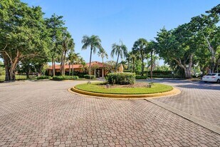 10733 Cleary Blvd in Plantation, FL - Building Photo