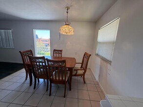 516 Saxony Dr in Delray Beach, FL - Foto de edificio - Building Photo