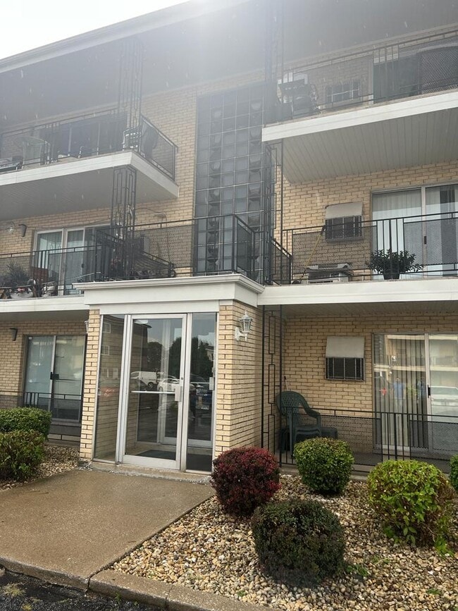 property at 9407 S Roberts Rd