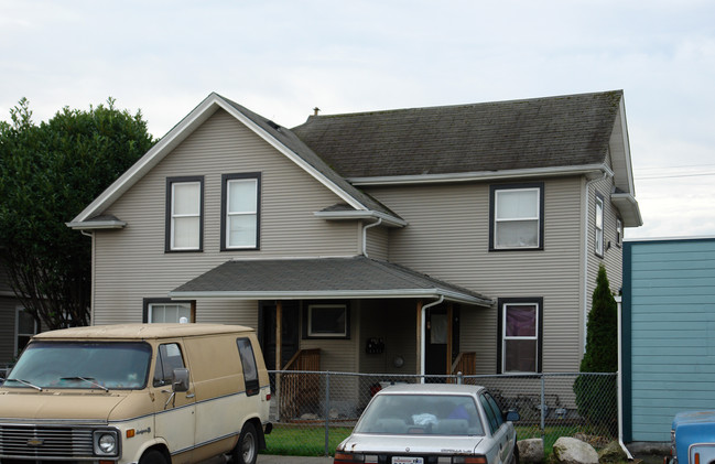 5-plex in Tacoma, WA - Building Photo - Building Photo