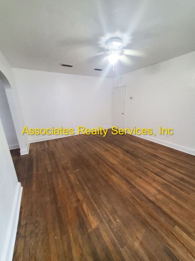 615 NW 9th Ave in Gainesville, FL - Building Photo - Building Photo