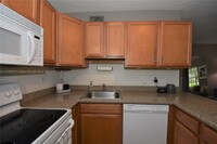 2660 NE 8th Ave, Unit 109 in Wilton Manors, FL - Building Photo - Building Photo