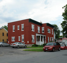 31 W Harrison St in Saratoga Springs, NY - Building Photo