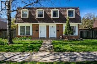 648 Francis Rd in Burlington, ON - Building Photo