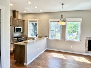 514 Cascade Ave in Langley, WA - Building Photo - Building Photo